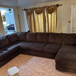 Couch / Sofa / Sectional 