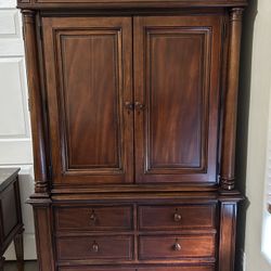 Thomasville Fredericksburg Mahogany Door Chest Bedroom Armoire/Wardrobe Storage