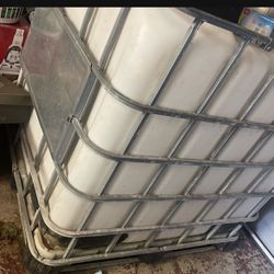 300 Gallon Water Tank 