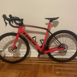 TREK Domane Disc SL 6 / Size 54 cm  - FRAME : OCLV 500 carbon  Groupset / components: Shimano Ultegra  Wheels: Bontrager Aeolus PRO 37 carbon - - upgr