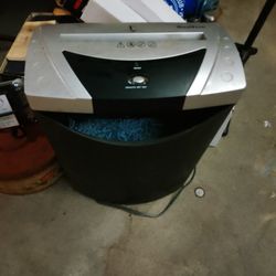 Novi Tech Paper Shredder 