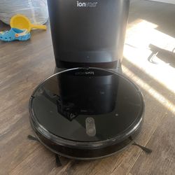 Self Cleaning vacuum 