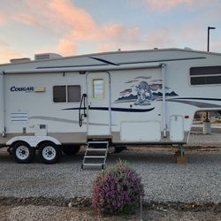 5TH WHEEL 2 BEDROOM BUNKHOUSE 