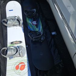 2 Snowboards 