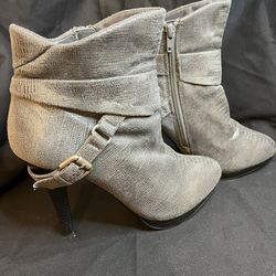 Kelly & Katie Gray  Faux Leather Moto Bootie Ankle Boots 5’  Heel Size 8.5M