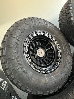 Vendo set de rines nuevos 17x9 de ancho de 6-135 lugs con llantas 35/12.50/R17 Toyo por $930 ✅🔥💯