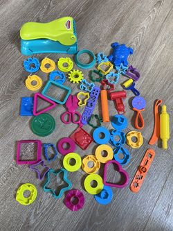 Play-Doh Dough Molds Accessories Tools Cutters Over 40 Pieces