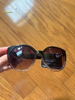 NWT True Religion Women's sunglasses
