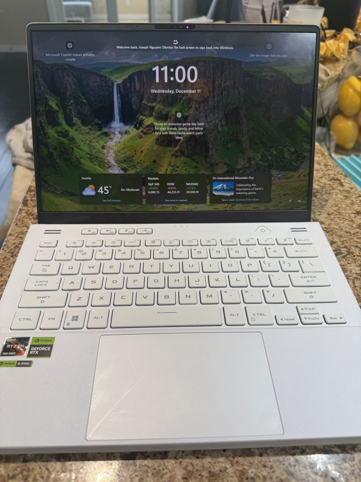 Asus Zephyrus G14 RTX 4050 Laptop