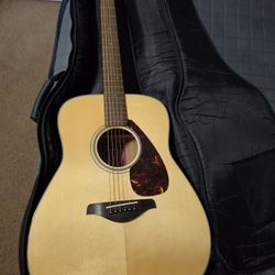 Yamaha FG700S Acoustic Guitar With Case