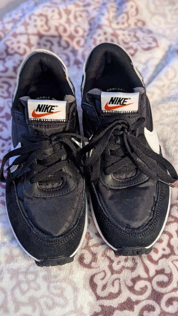 Nike Waffle Debut Black White