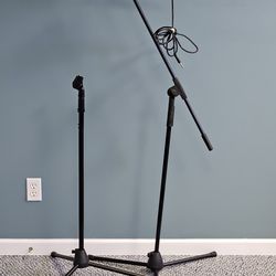 MXL 909 large diaphragm condenser microphone with 2 stands