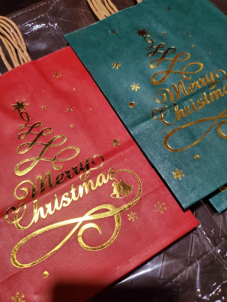 8 Christmas gift bags