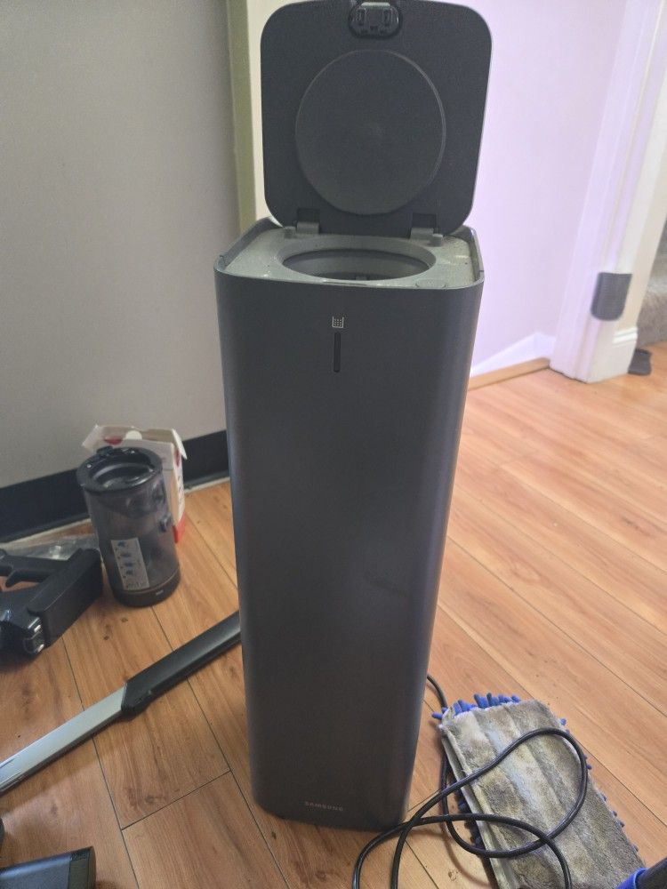 Samsung Clean Station Works Great. Price NEGOTIABLE