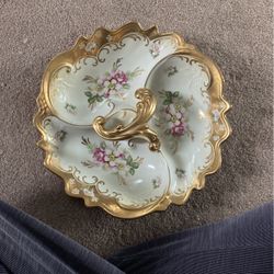 Vintage Royal Crown Hand Painted And Glazed (1818) Trilobal Dish With Handle In Chantilly Rose Pattern With Gold Gilt And Scalloped Edge