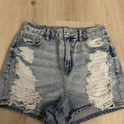 American Eagle Outfitters Women’s Curvy High Rise Distressed Mom Shorts 