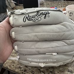 BRAND NEW softball Kids Glove 