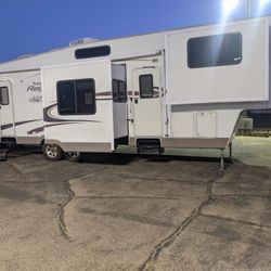 2004 Fleetwood Prowler Regal Ax6 5th Wheel
