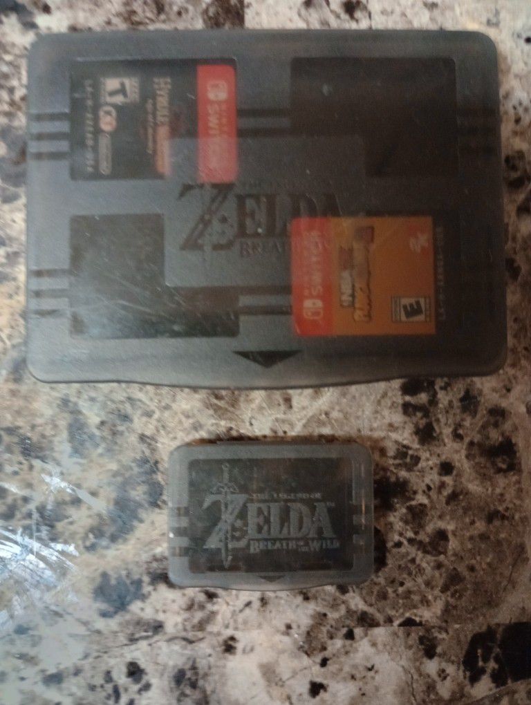 2 Nintendo Switch Games And Zelda Game Case