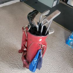 Adult Right Handed Golf Clubs. 7 Clubs Total