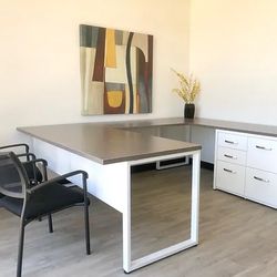 Commercial-grade  U-shaped  Desk Or Receptions 
