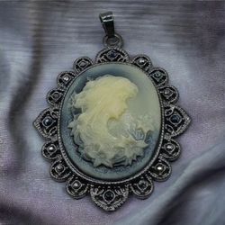 Beautiful Black And Off White Cameo Pendant Lady With Flowers Gunmetal Gray
