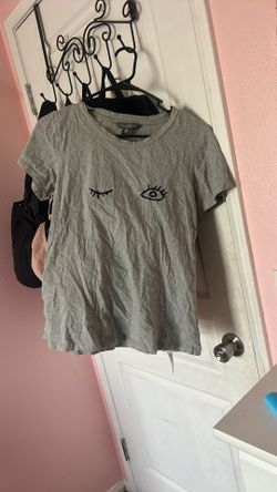 Cute Wink Face On Cobblestone Gray Tee