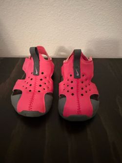 Toddler girl Nike water shoes size 3c