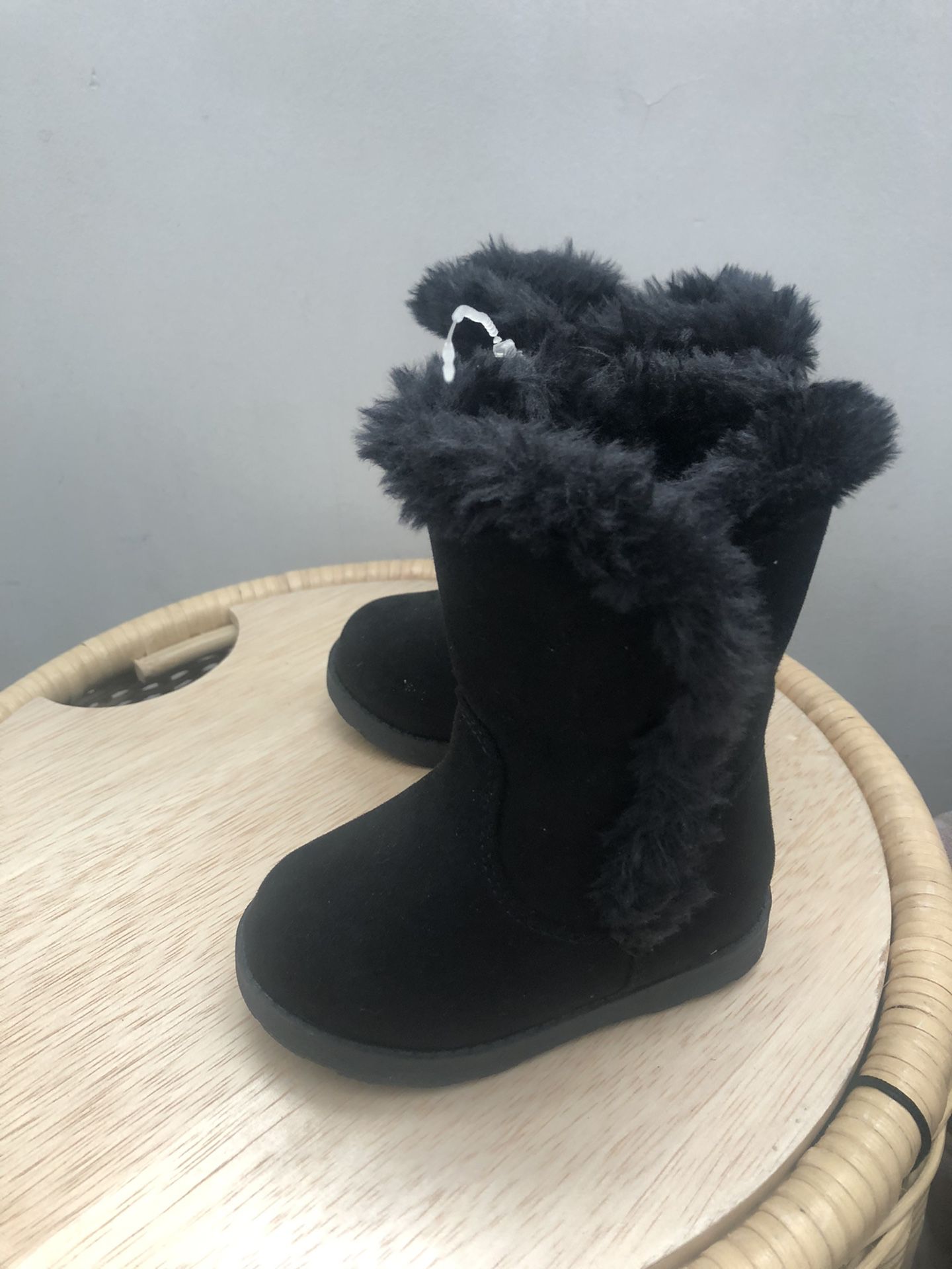 New cat and jack warm girl boots size 4