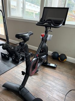 2020 Peloton Bike 2nd Gen Very Good Condition with Weights - Alamo, CA