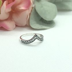 Beautiful V Shape Ring | Size 7&8
