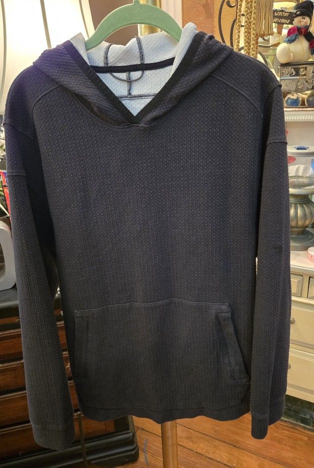 WT # 1065  Women's Medium All In Motion Black Hoodie