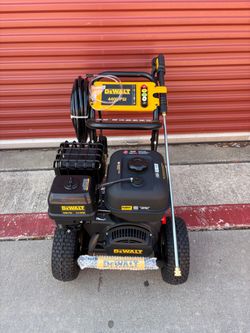 DEWALT 4400 PSI 4.0 GPM Gas Pressure Washer with 420cc Engine, Triplex Pump, Commercial Cold Water Power Washer