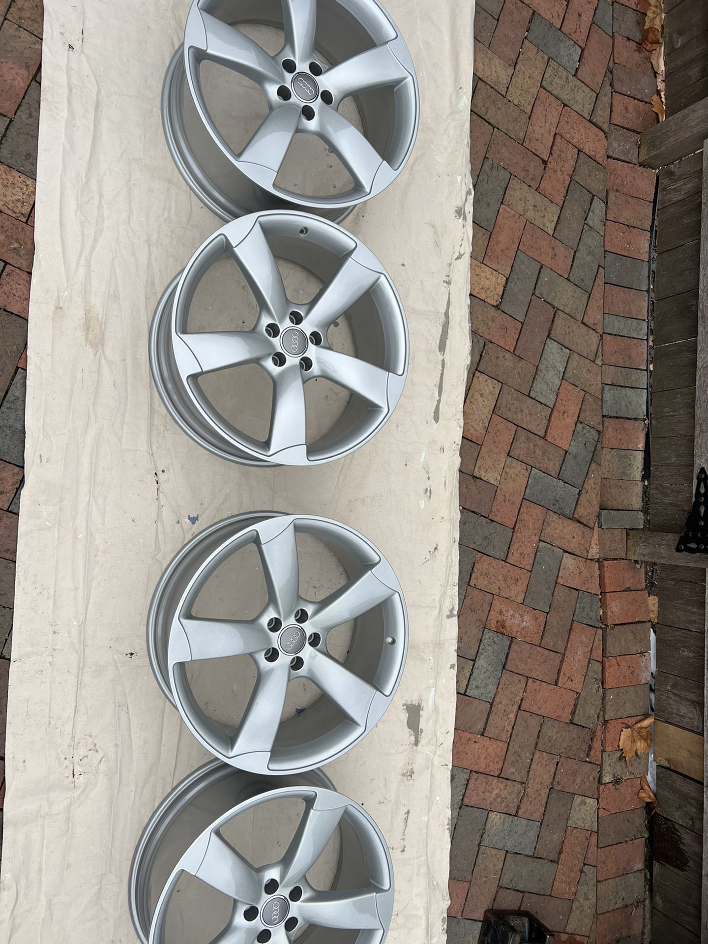 Audi S8 rotor 21” Oem Wheels