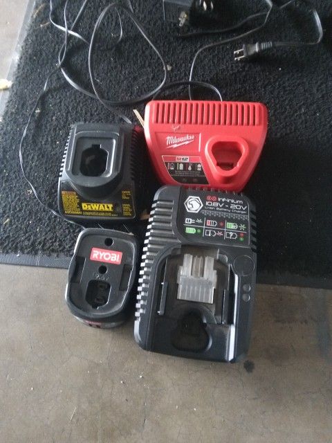 4 Chargers DeWALT Milwaukee Ryobi Infinium