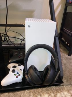 1TB Xbox series X W/ extra controller and Headset 450