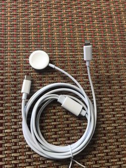 Dos Enchufes De Reloj Y Cargador 