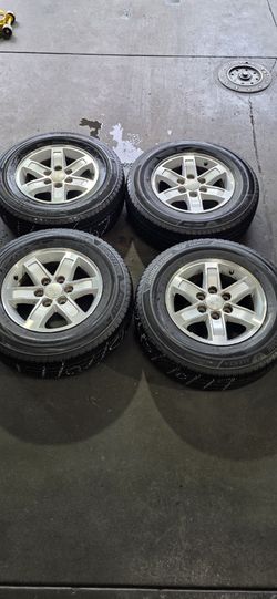 17" Original GMC YUKON WHEELS WITH 245 70 17 BRIDGESTONE TIRES.
