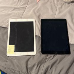 2 Apple iPads 
