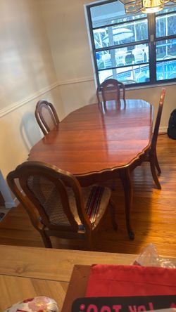 Dining Table with 4 chairs