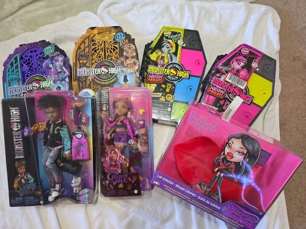 New Huge Lot MONSTER HIGH DOLL Bratz Lipstick Couch For Dolls To Sit On Christmas Gifts Toys NIB