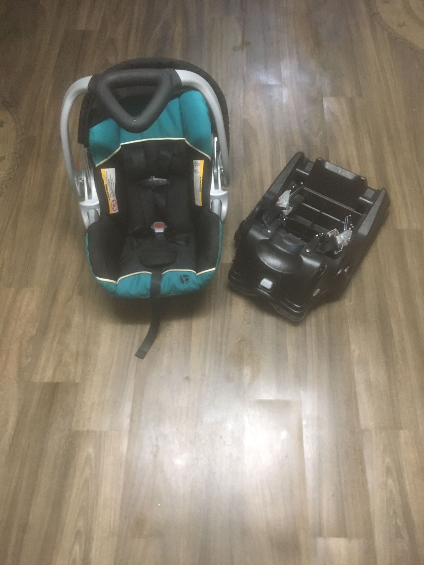 Baby trend car seat and base set