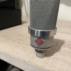 Neumann TLM 102