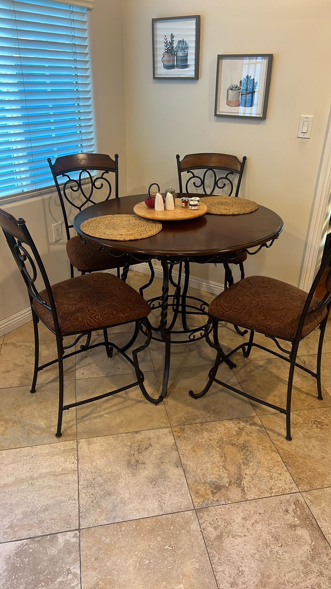 Kitchen Table  with 4 chairs 