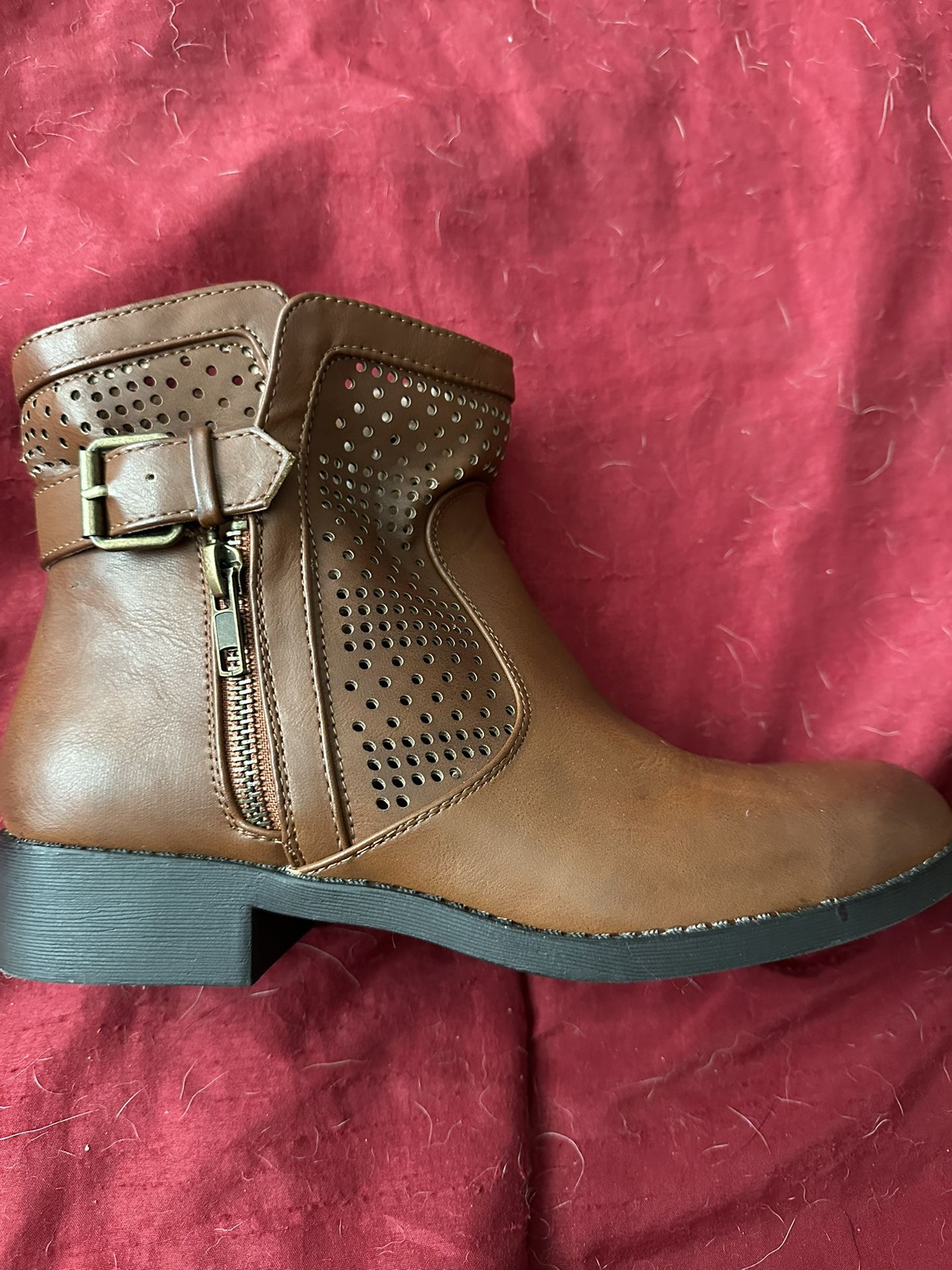 Brown boots with zipper. Size 7.5