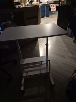 Laptops 💻 table new white on casters