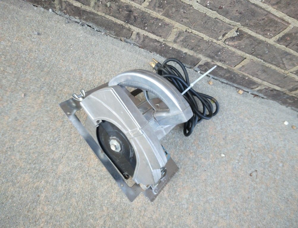 Vintage Manning-Bowman 6 1/4" Power Saw Circular Saw