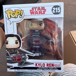 Funko POP Kylo Ren With The Fighter