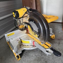 DeWalt 12” Double bevel Compound Miter Saw
