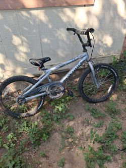 Pacific cycle vortex 20 Inch bike need air an chain little rust